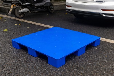 倉(cāng)儲(chǔ)堆垛叉車周轉(zhuǎn)用塑膠棧板 1212平面九腳塑料托盤 可加鋼管